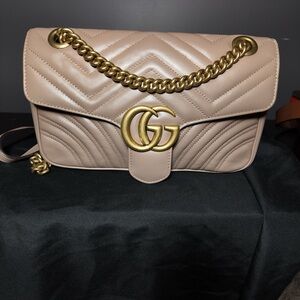 Gucci GG Marmont Medium Shoulder Bag